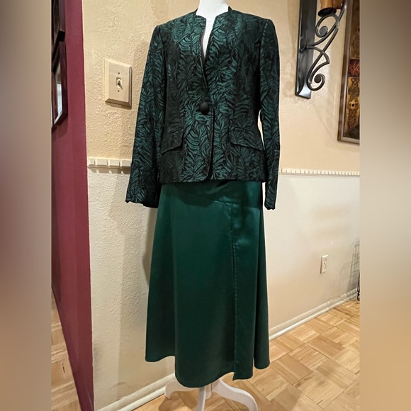 Kasper green blazer/ jacket, leaf print. Fully lined, fitted. Holidays. Size 6 - Picture 5 of 8